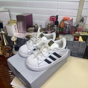 Adidas Superstar shelltoes